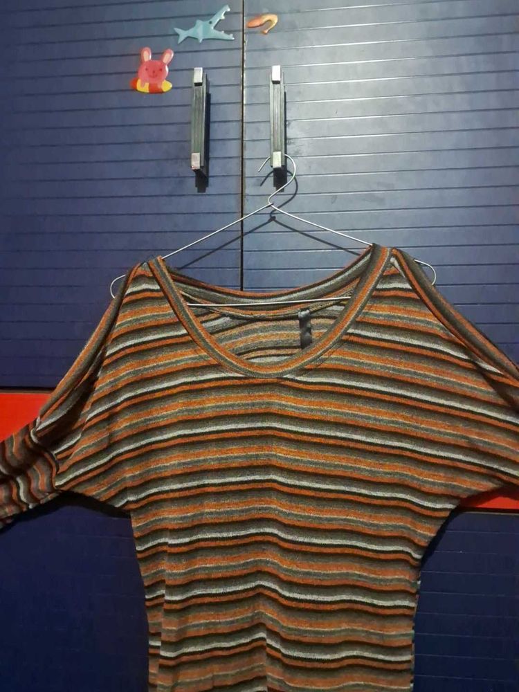 Arm Slit Design Top