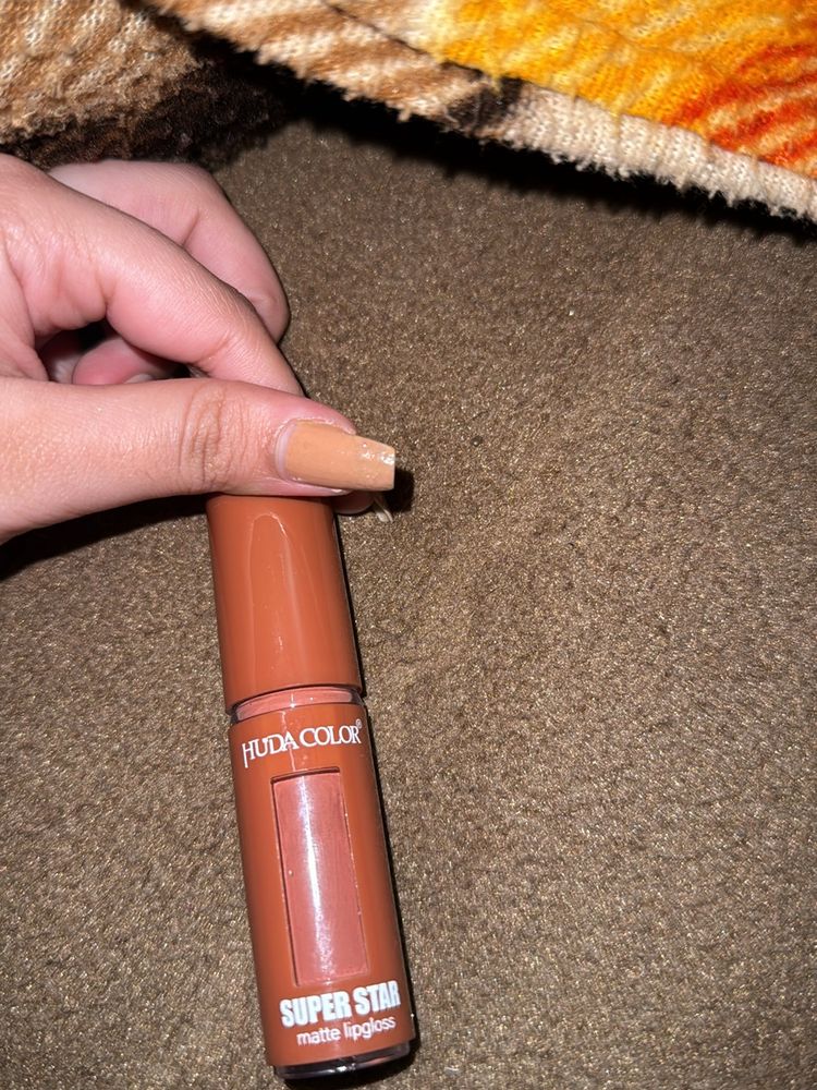 huda color super star matte lipgloss