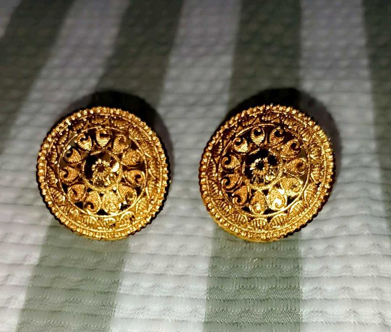 Beautiful Golden Studs🍁🥰
