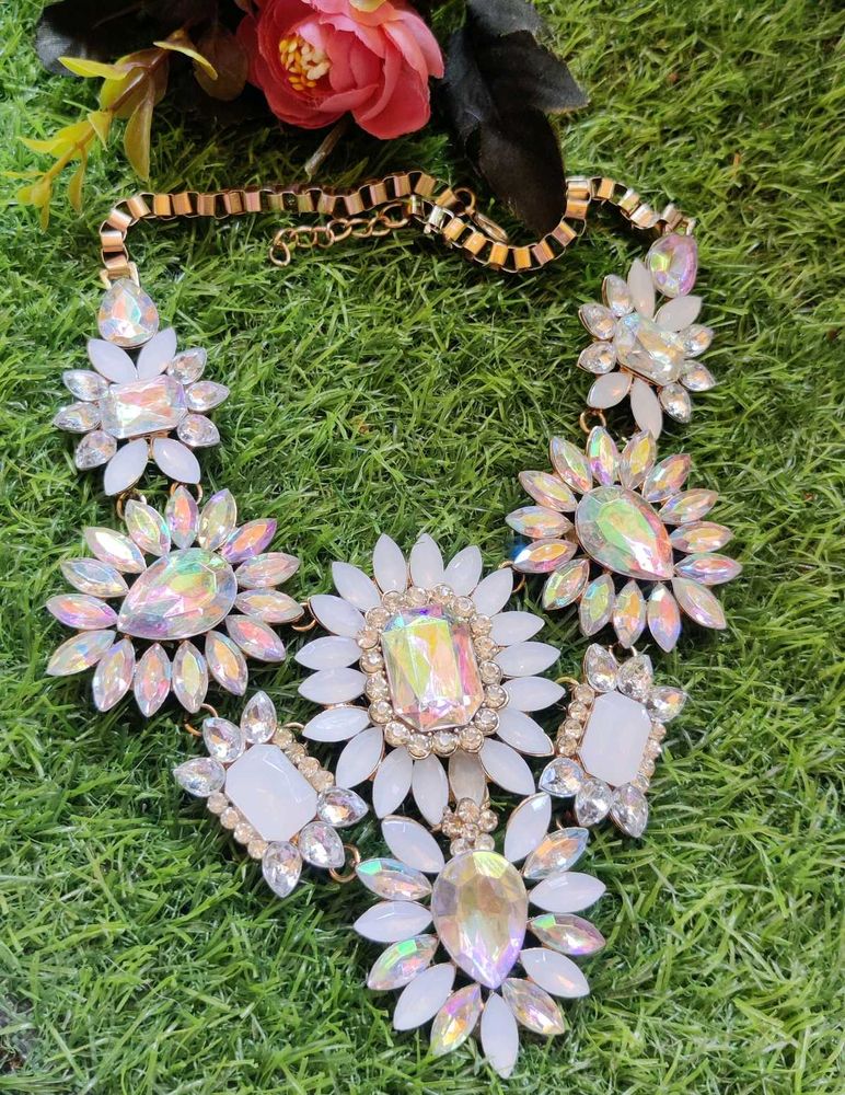 Beautiful Glittery Heavy Necklace