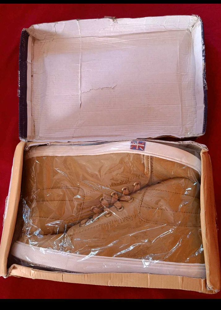 Kraasa Beige Sneakers