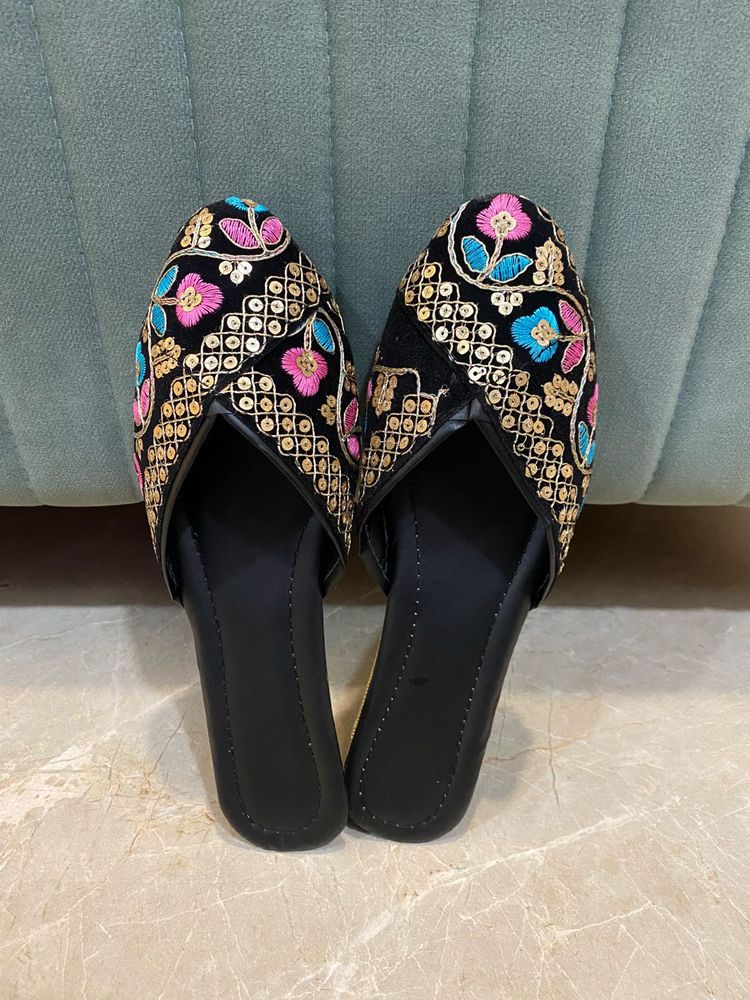 Floral Embroidered Ethnic Mules