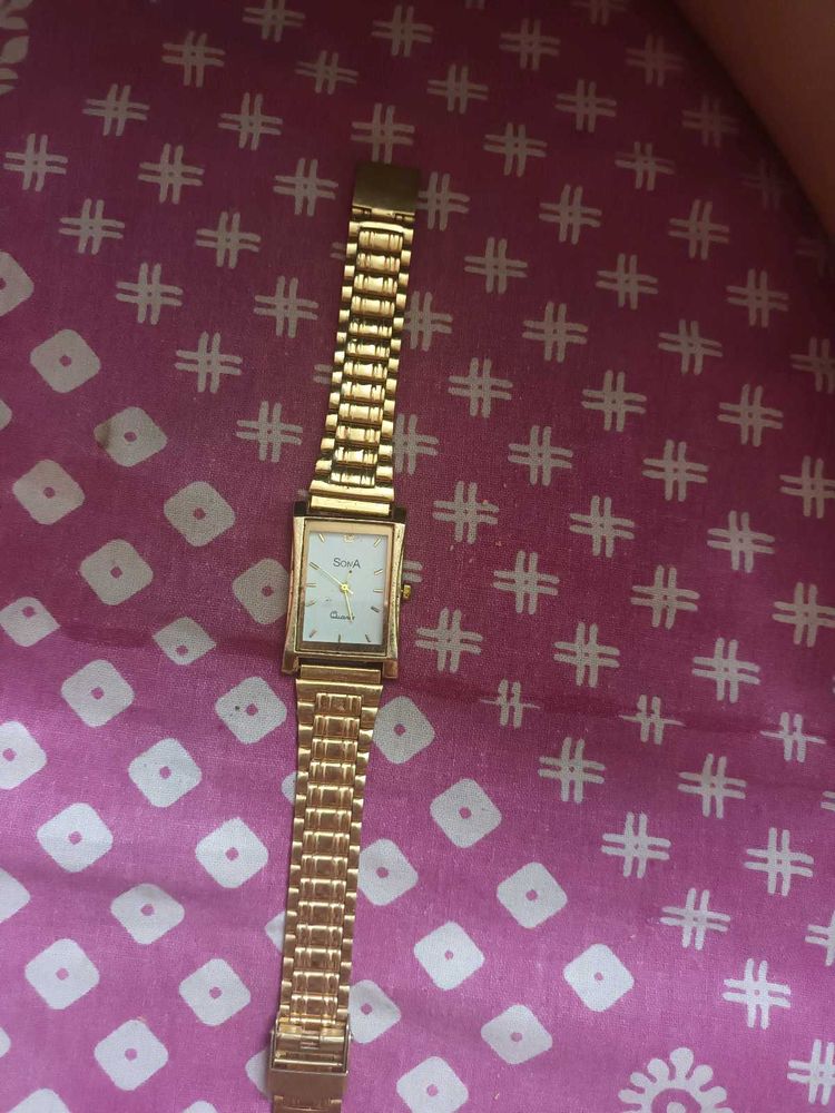 Vintage Gold Tone Quartz Watch