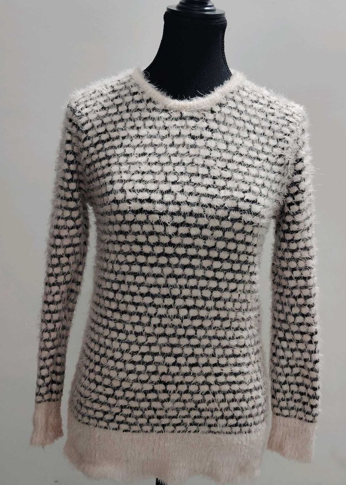 Stylish Patterned Knit Sweater