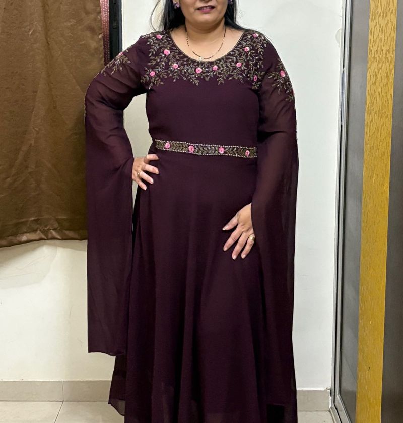 long sleeves gown with choker