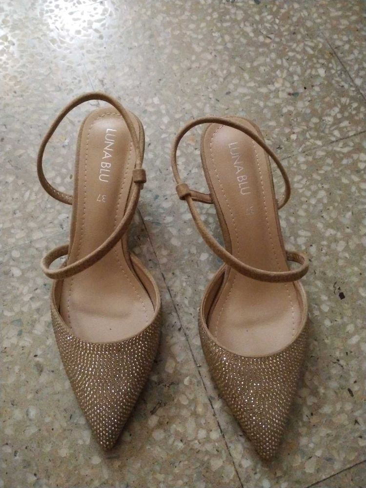 Classy Heels ✨