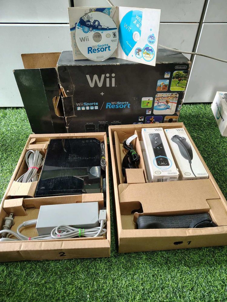 Nintendo Wiii Console Bundle with Wii Spo