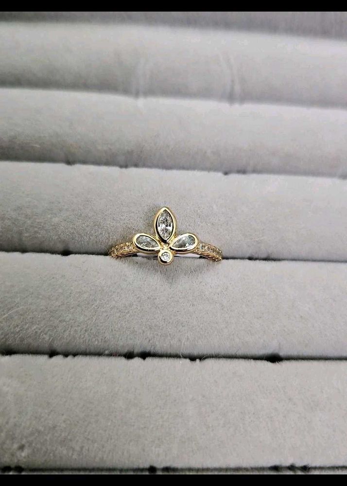 Elegant Gold Ring Size 6