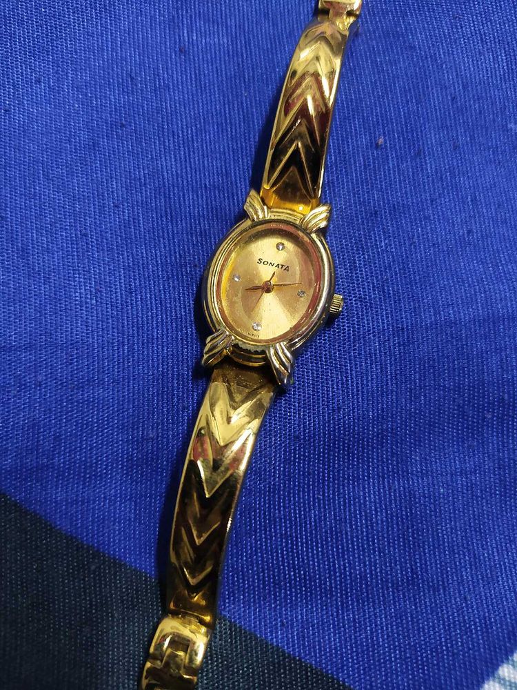 SONATA Women Golden Analogue Watch