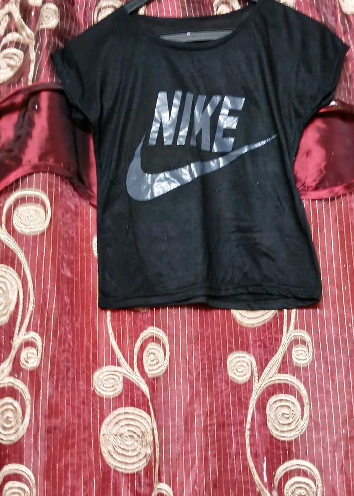 Black Graphic Tee 🖤