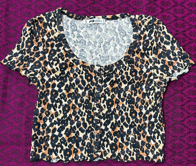 leopard print buttoned crop top