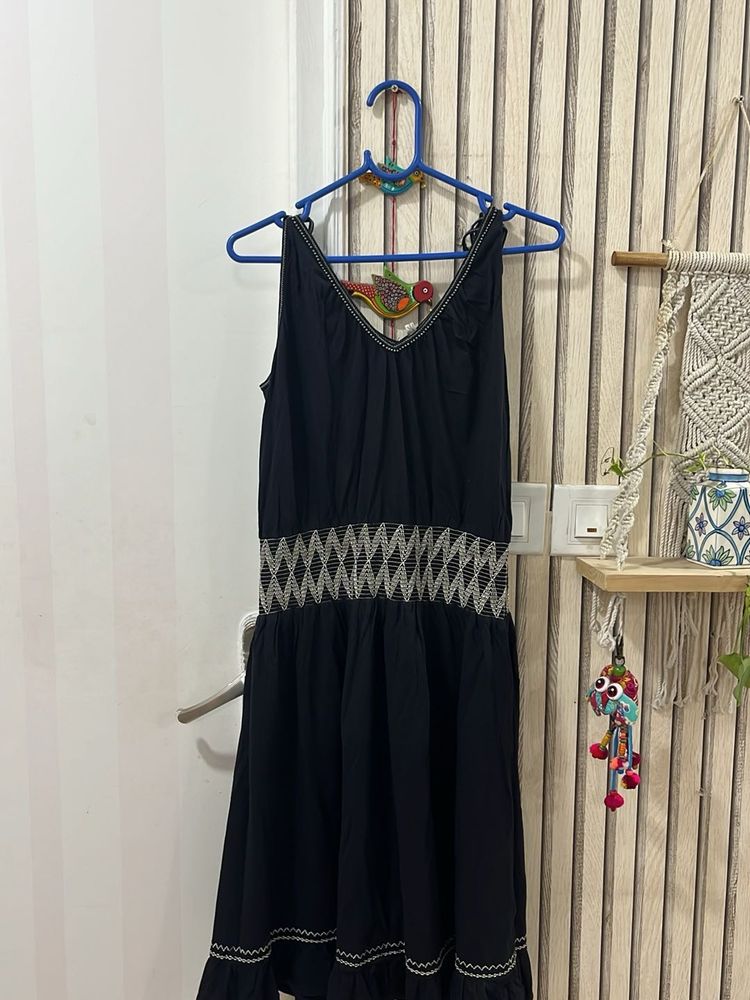 Black Sleeveless Dress