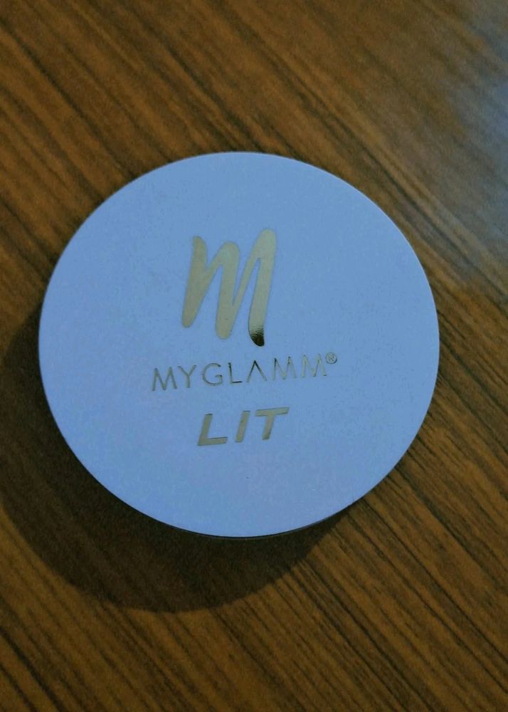 My Glamm LIT Compact powder