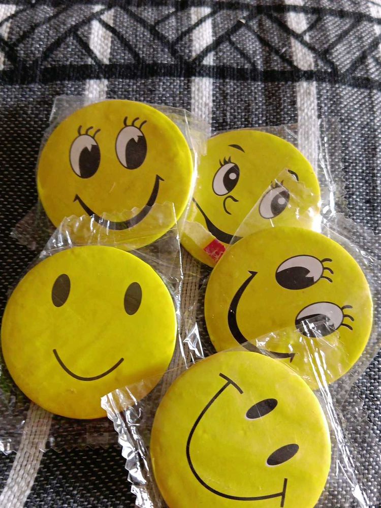 Look At This Vibrant Smiley Batches(Pack Of 5)