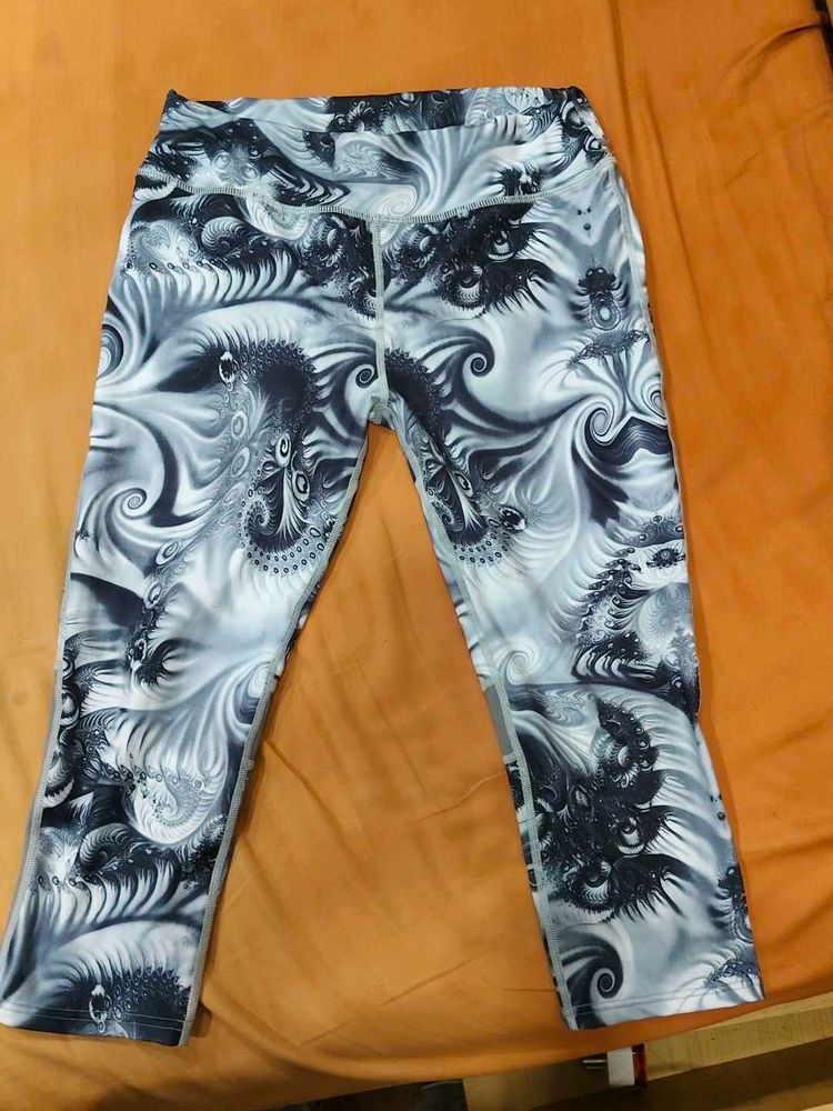 Abstract Print Capri Workout Dry Fit Leggings