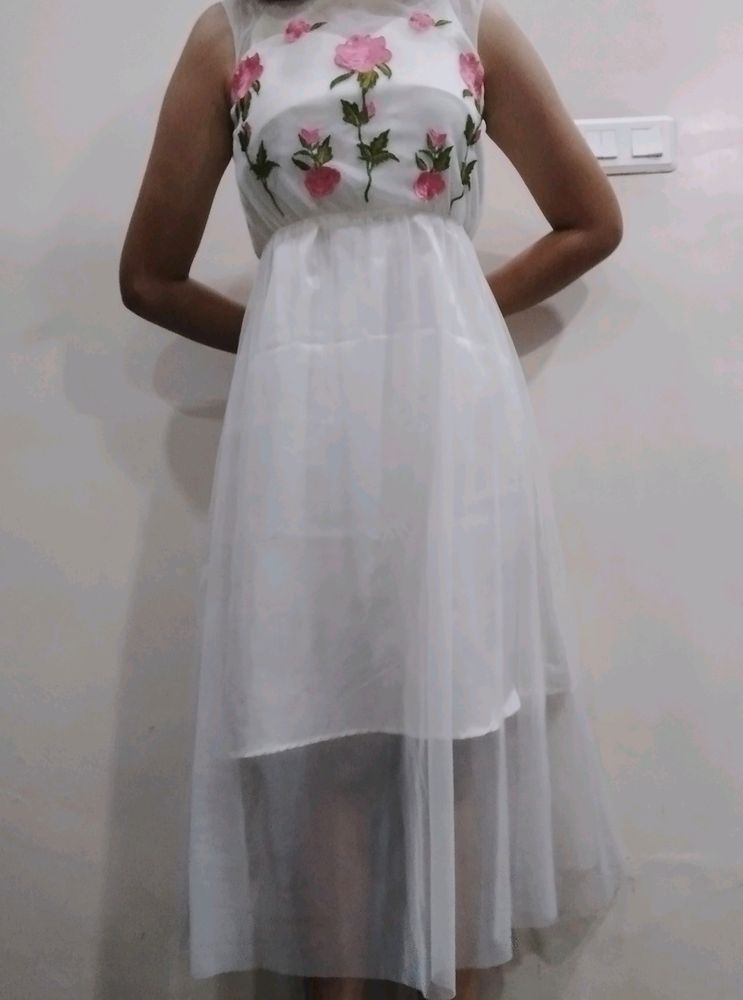 White Elegant Sleeveless Dress