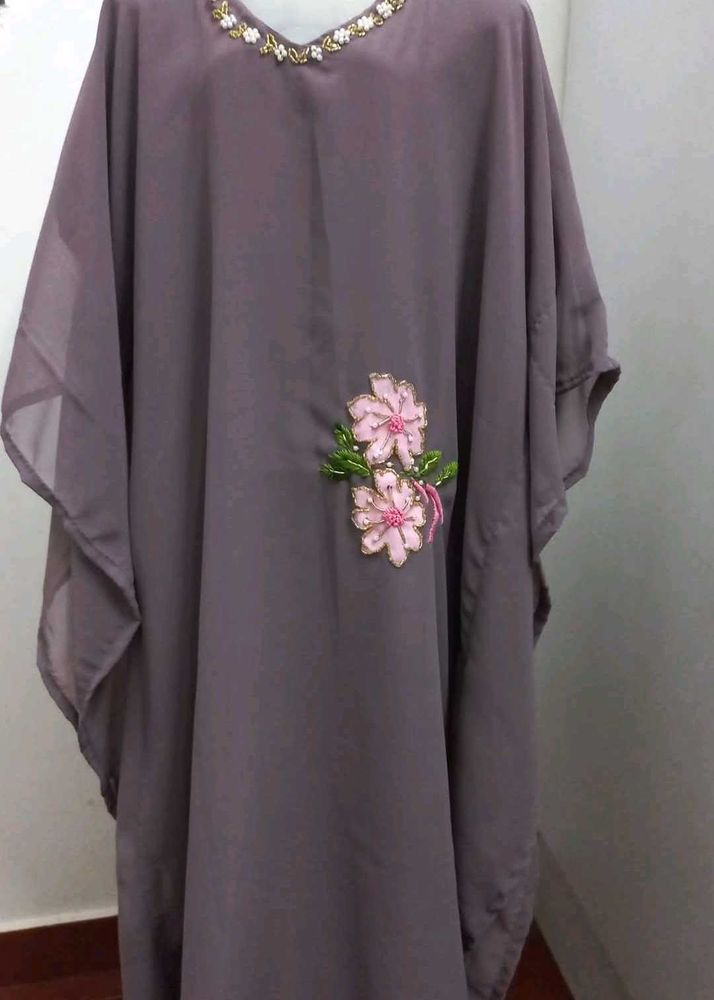 Elegant Floral Embroidered Kurta