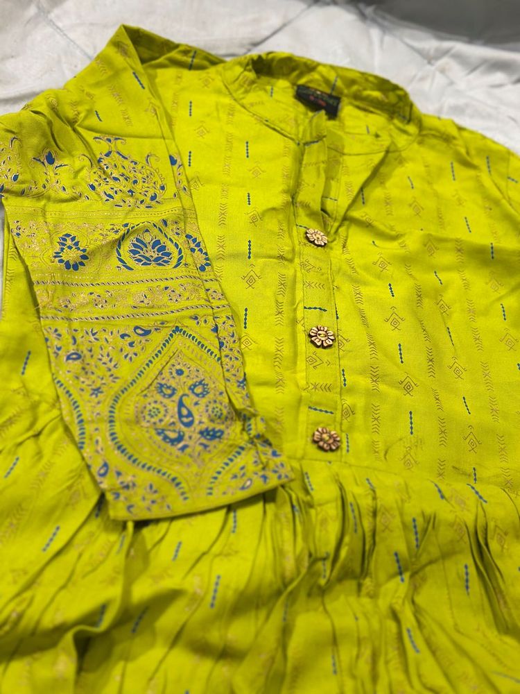 offer only 1 day long athenic gown