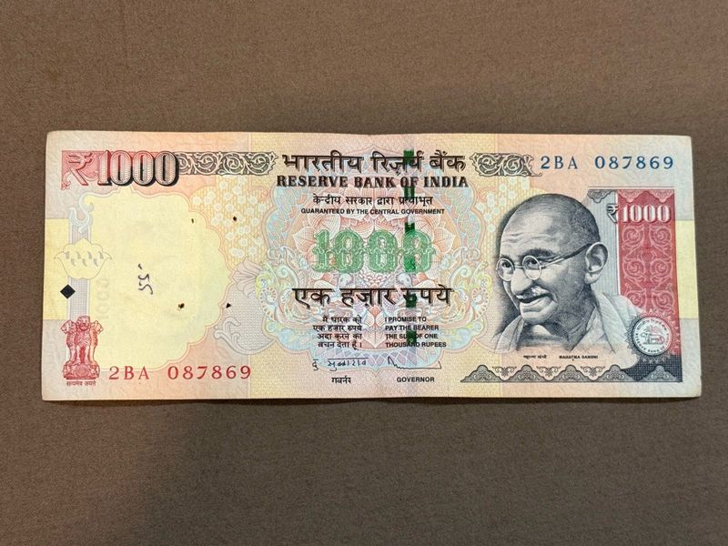 1000 Rs Signed By D Subbarao Middle 786