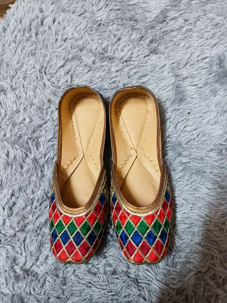 Mojaris For Women