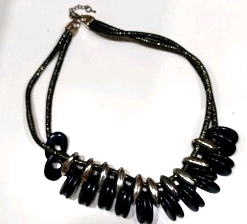 Neckpiece