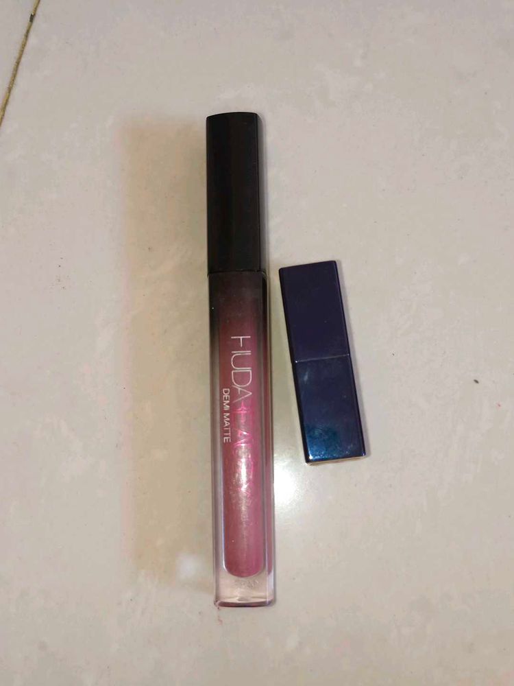 Huda Beauty Demi Matte Lipstick
