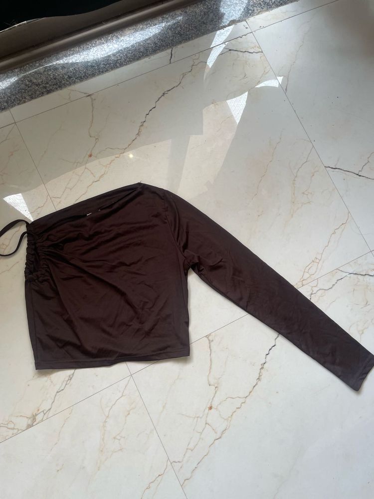 Mocha One-Sleeve Ruched Crop Top
