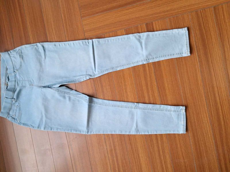 Light Blue Denim Jeans And Casual Jaggings