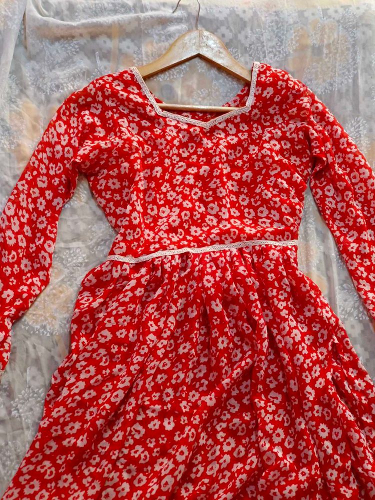 Red Floral Niarcut Kurti (Women&#39;s)