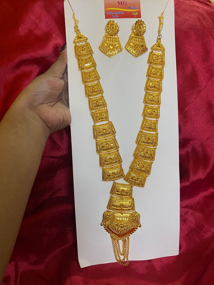 City Gold Long Neck Piece With Earrings