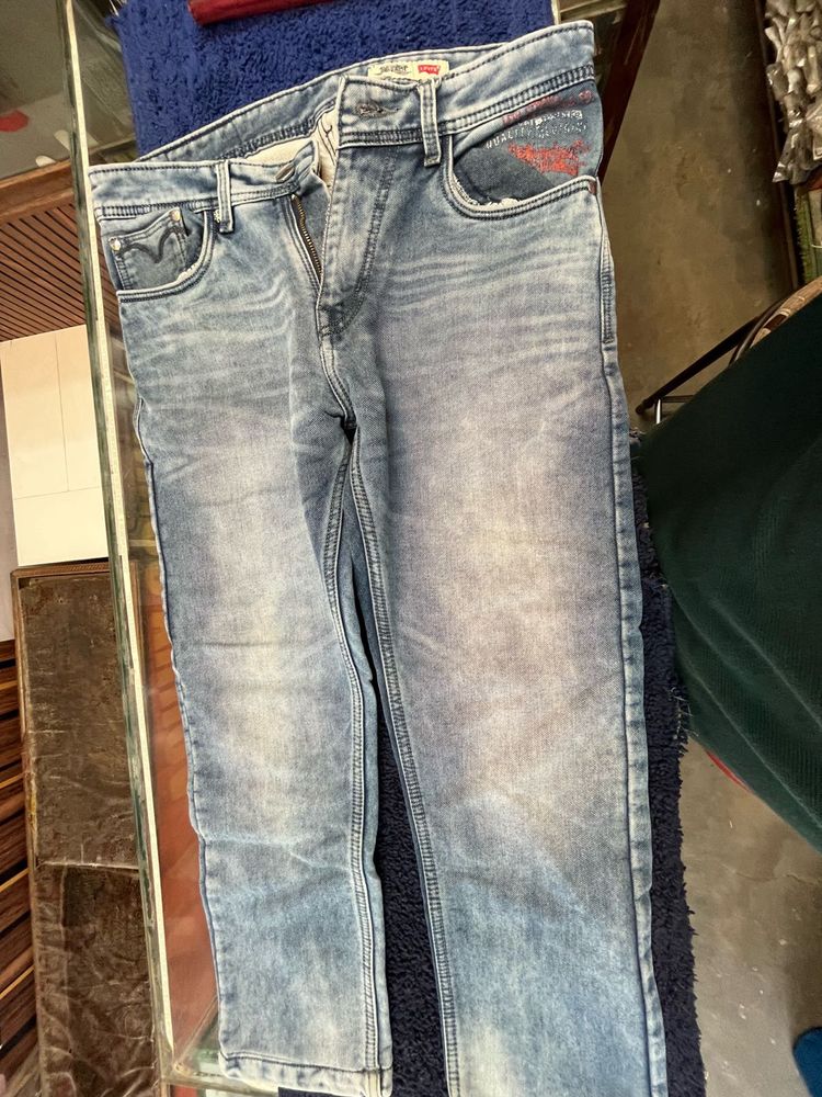Levi&#39;s Jeans - Distressed Wash