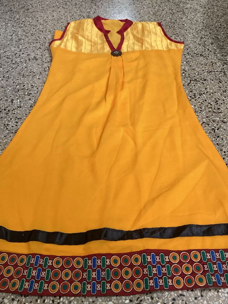 New Kurta With Black Spots At Back