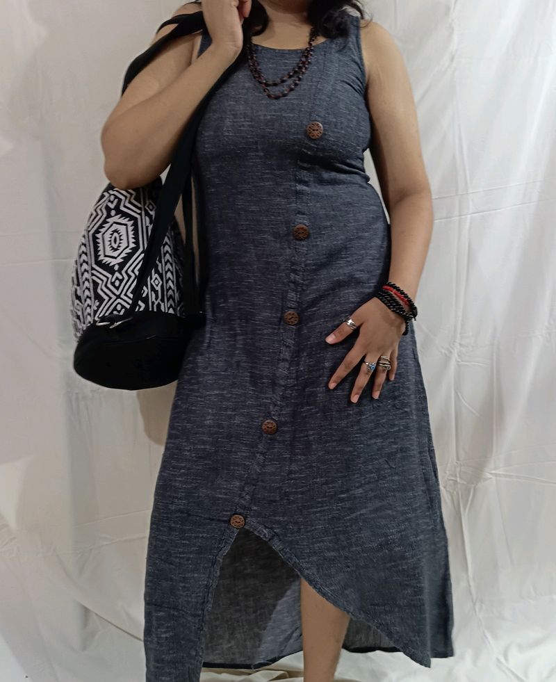 Women&#39;s Sleeveless Midi Slit Dress.