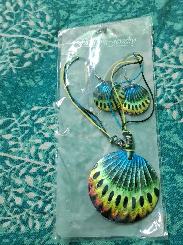 Brand New Shell Jewellery Set