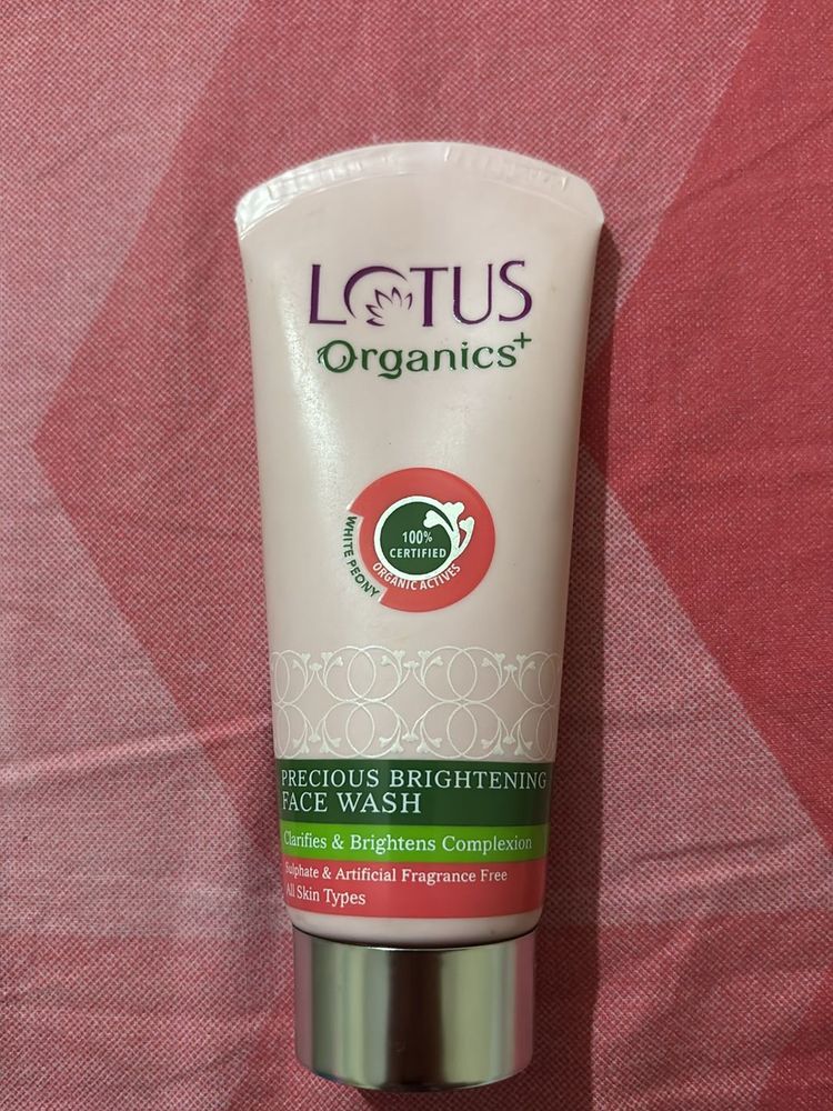 Lotus Precious Brightening Face Wash