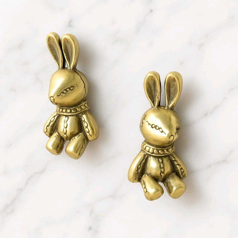 Bronze Bunny Earring🌼
