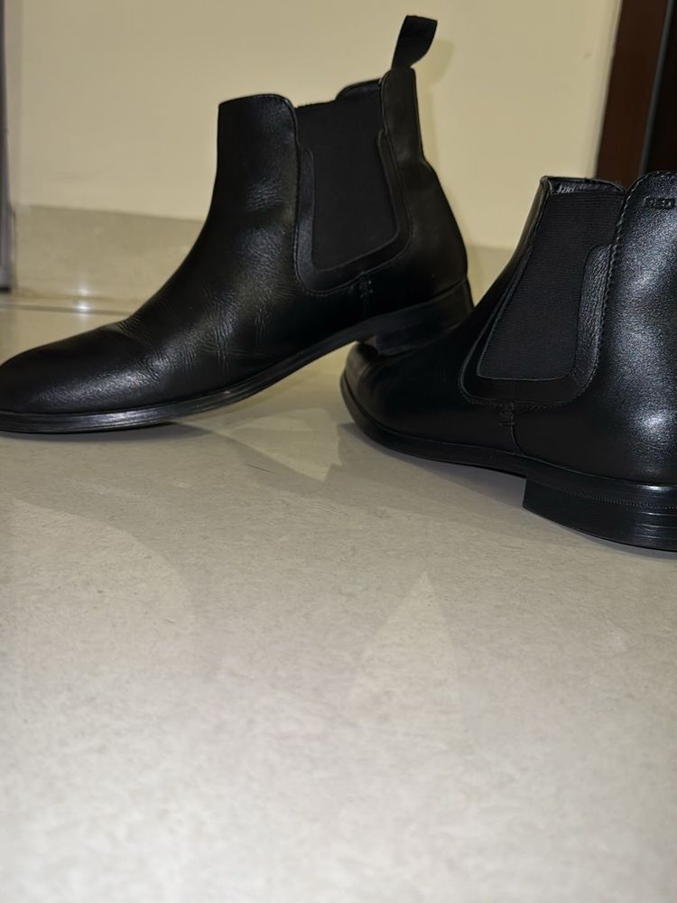 Redtape Black Chelsea Boots For Men