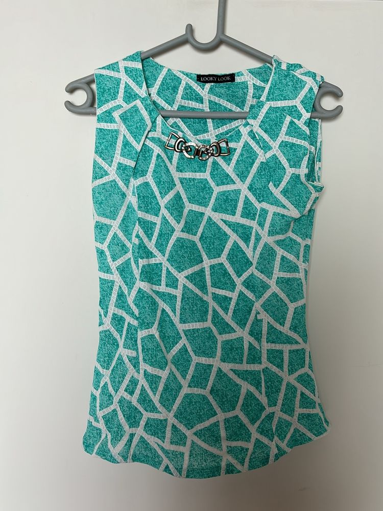 A Green Printed Casual Top