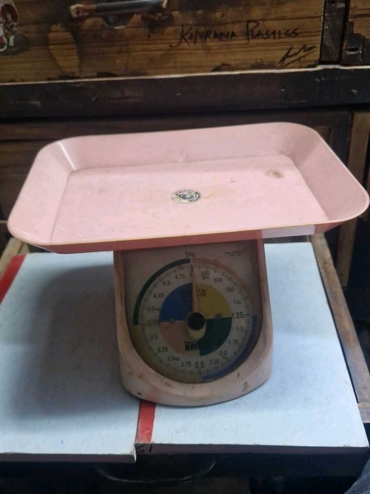 Vintage Kitchen Scale