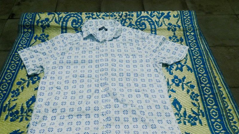 Patterned Men&#39;s Shirt