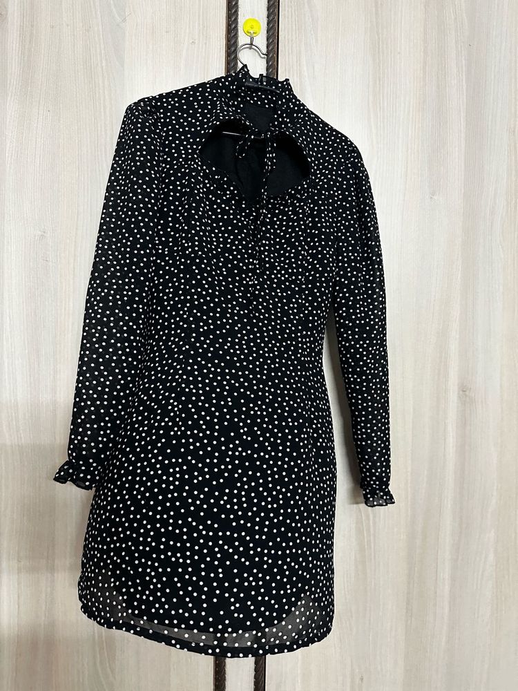 Black and white dotted