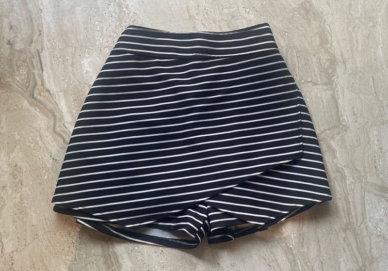 Striped B&amp;W Skort