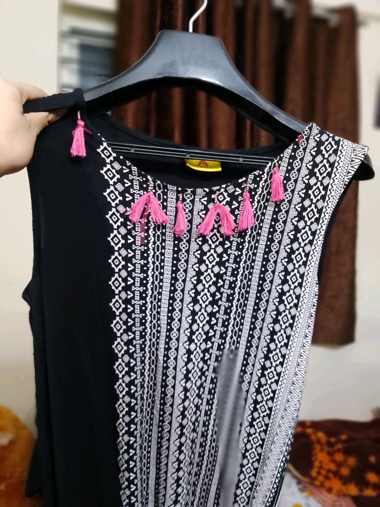 Black Sleeveless Top