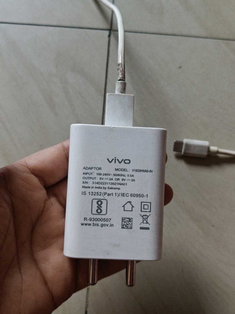 Vivo Mobile Charger 18w with cable free