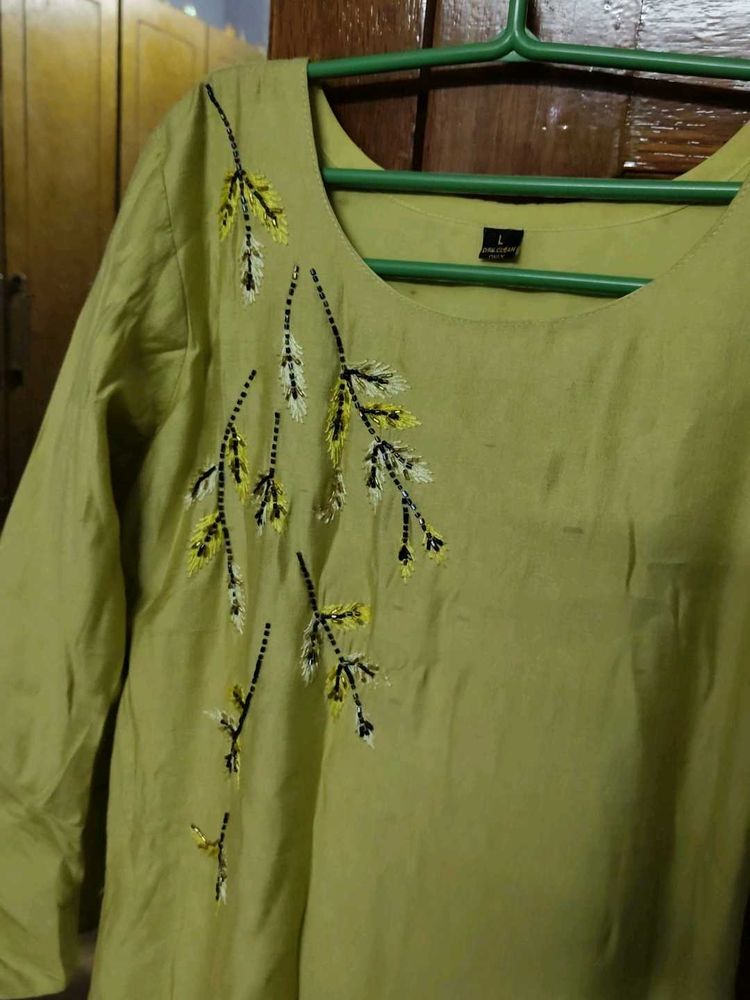 Elegant Green Embroidered Kurta