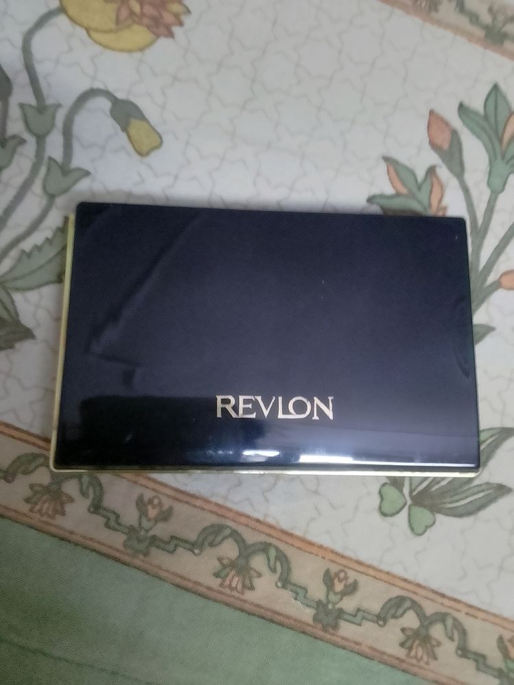 3 in1 Multi Shade Revlon Compact