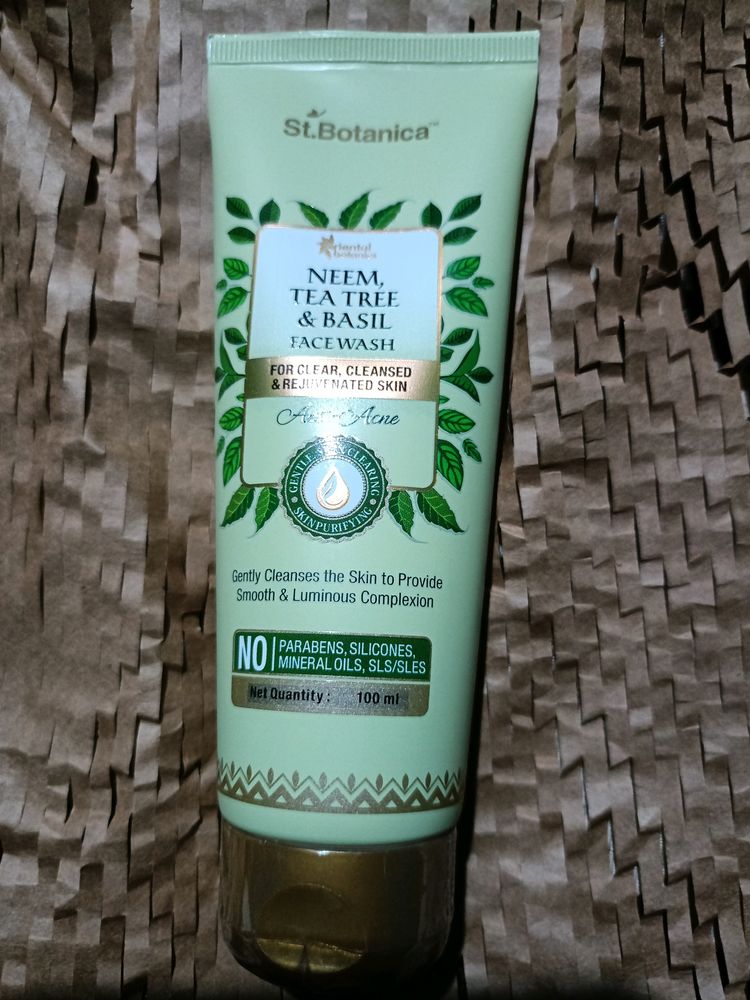 St.Botanica Face Wash one piece