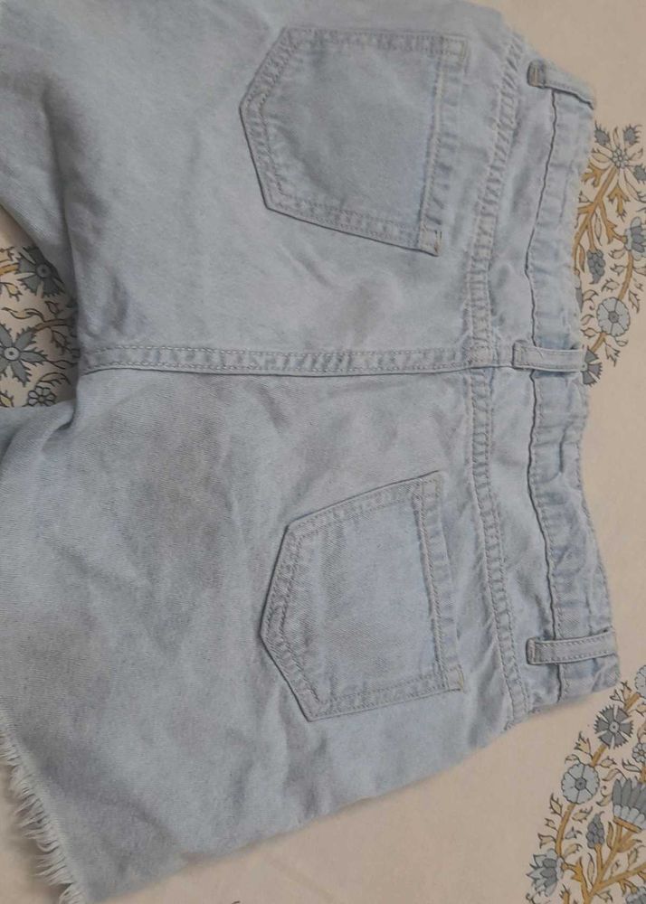 Light Wash Denim Fray Hem Shorts