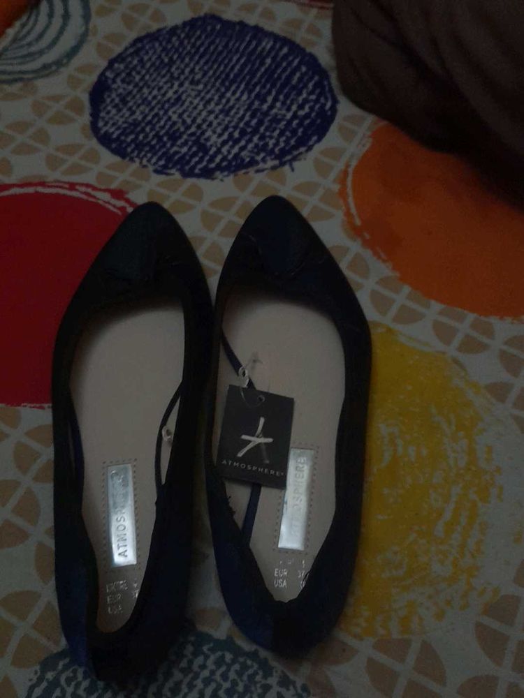 Flat huti Navy Colour Brandes New With Tag