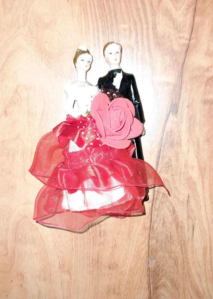 Bride And Groom Statue